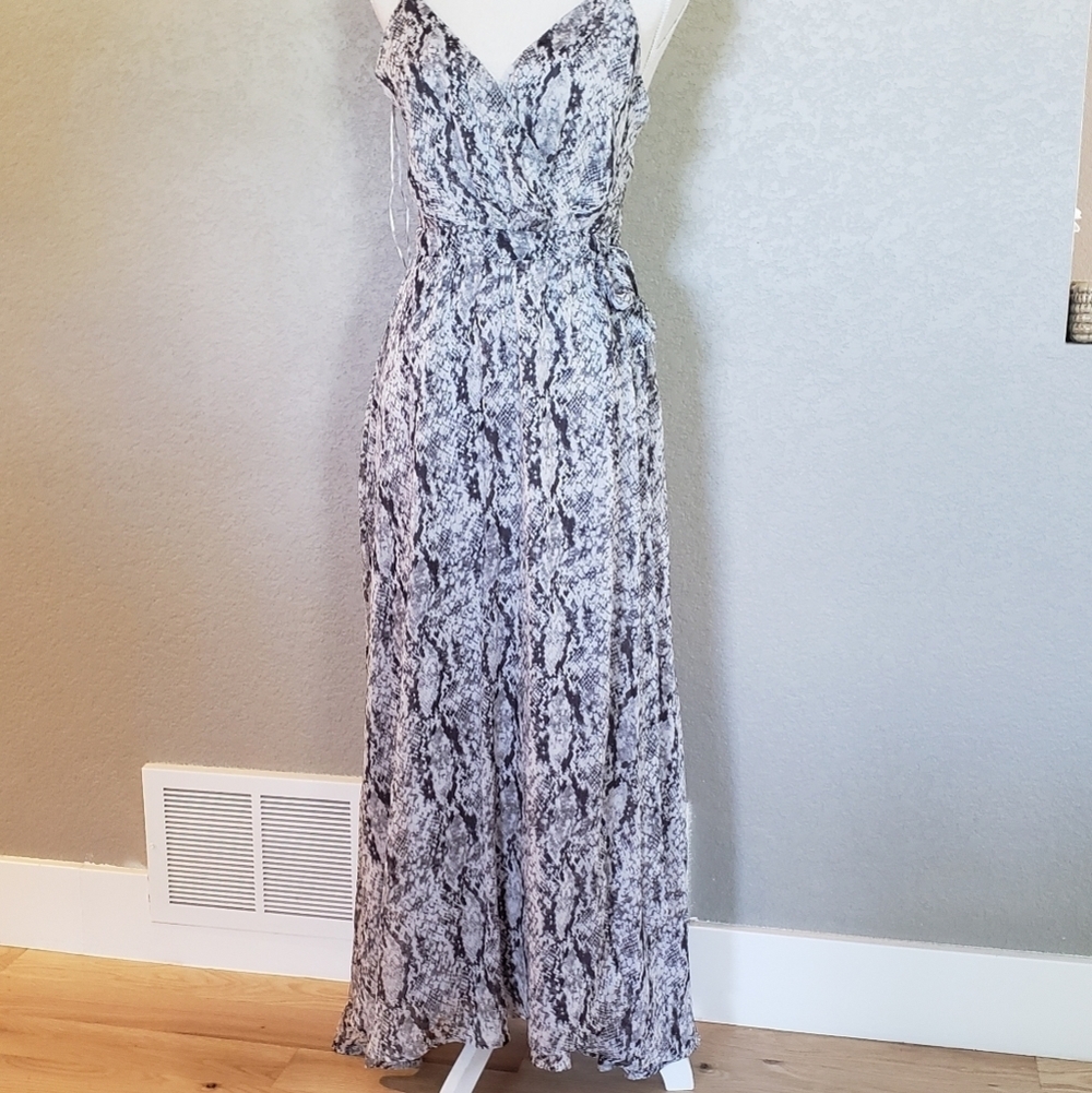Astr The Label snake print maxi wrap dress size Medium - Picture 9 of 13